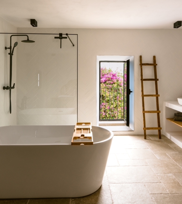 Resa Estates finca sale koop ibiza Jorge bathroom 1.jpg